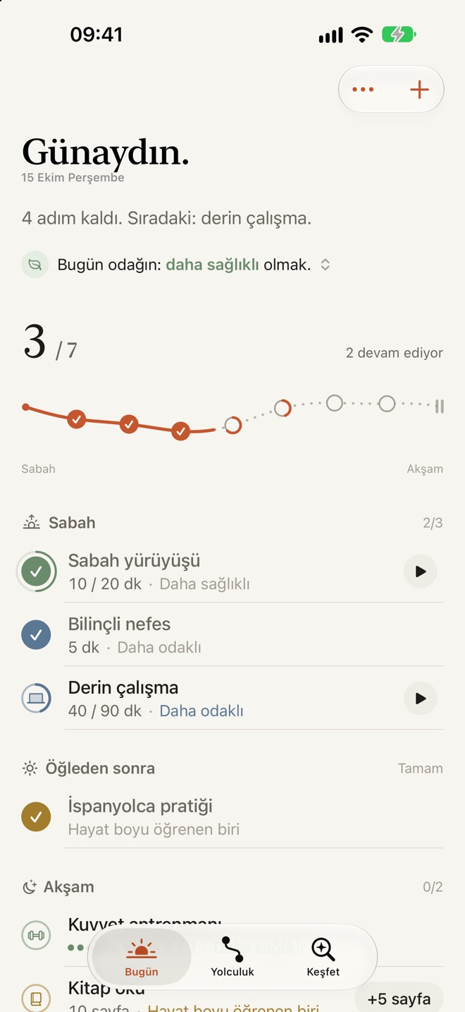 Parkur'un Bugün ekranı: “Günaydın.”, günün parkurunda 3 / 7 adım ve sabah, öğleden sonra, akşam olarak gruplanmış alışkanlıklar.